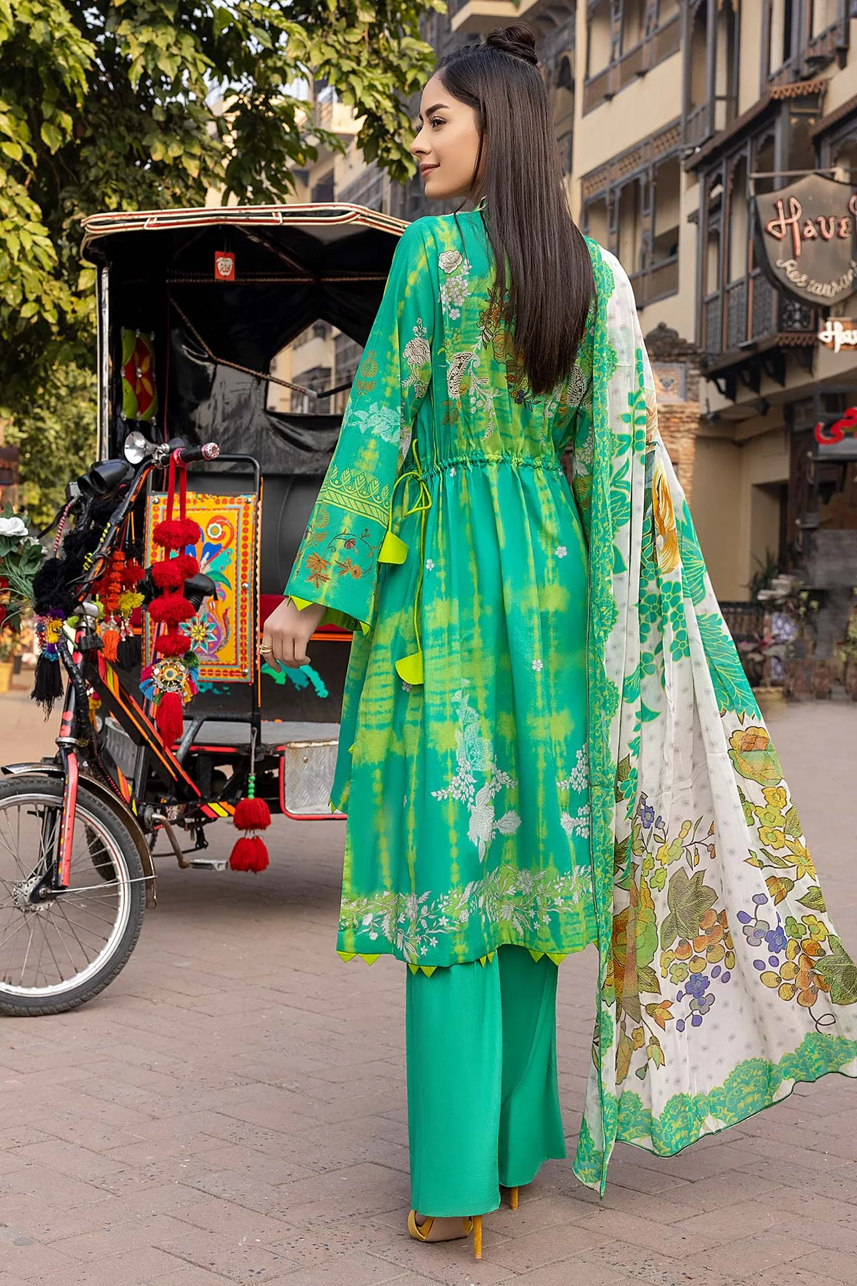 Charizma Qaus Rang-E-Bahar Lawn Collection – QRB22-03A