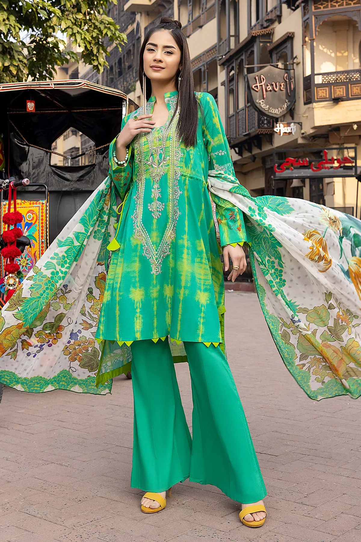 Charizma Qaus Rang-E-Bahar Lawn Collection – QRB22-03A