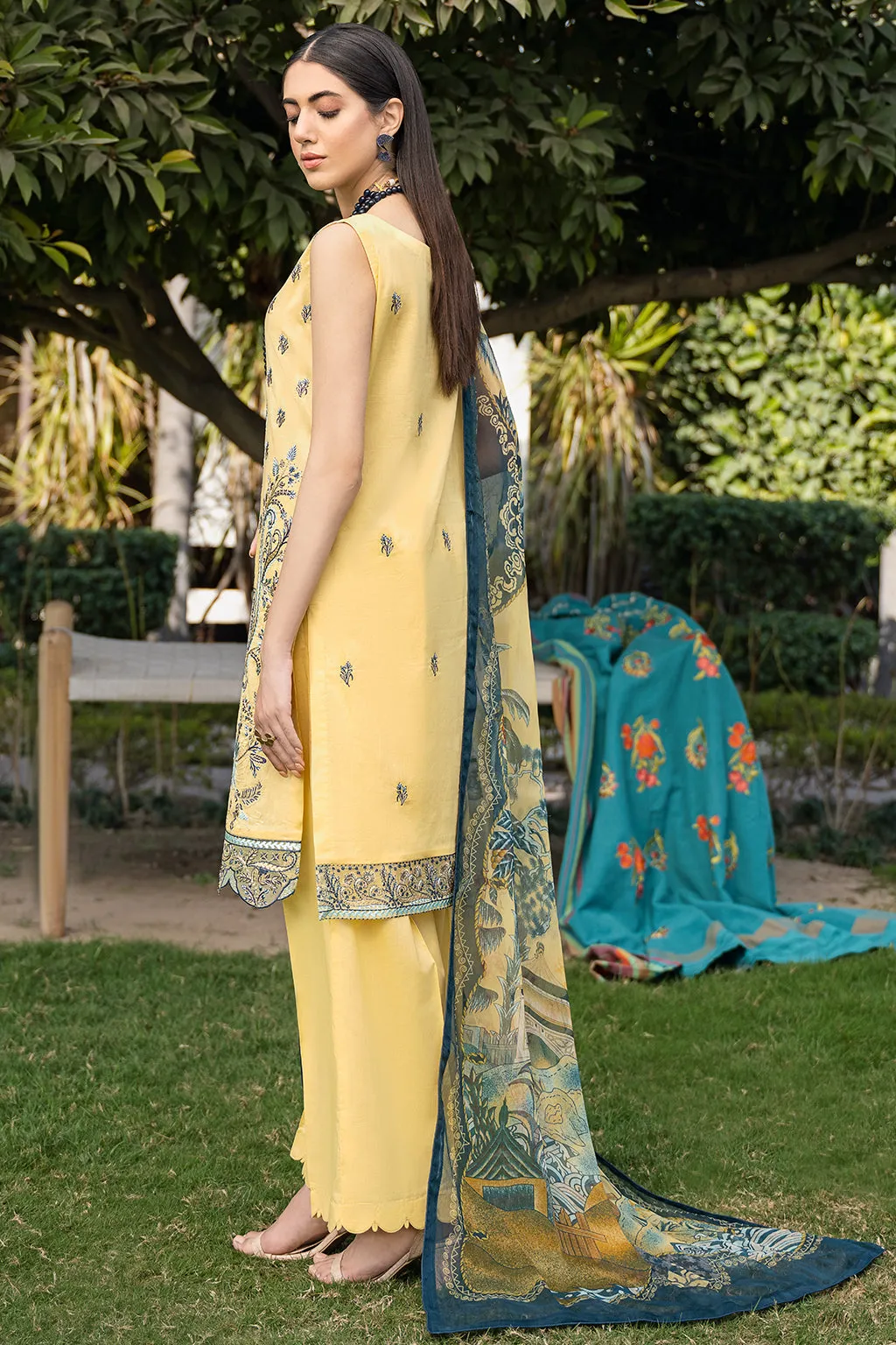 Ramsha Andaaz Lawn Collection – Z-404